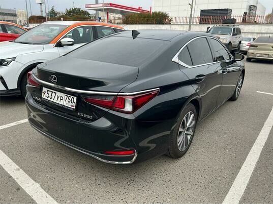 Lexus ES, 2019 г., 81 963 км