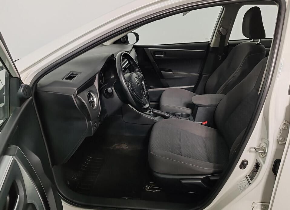 Toyota Corolla, XI (E160, E170) Рестайлинг 1.6 CVT (122 л.с.)