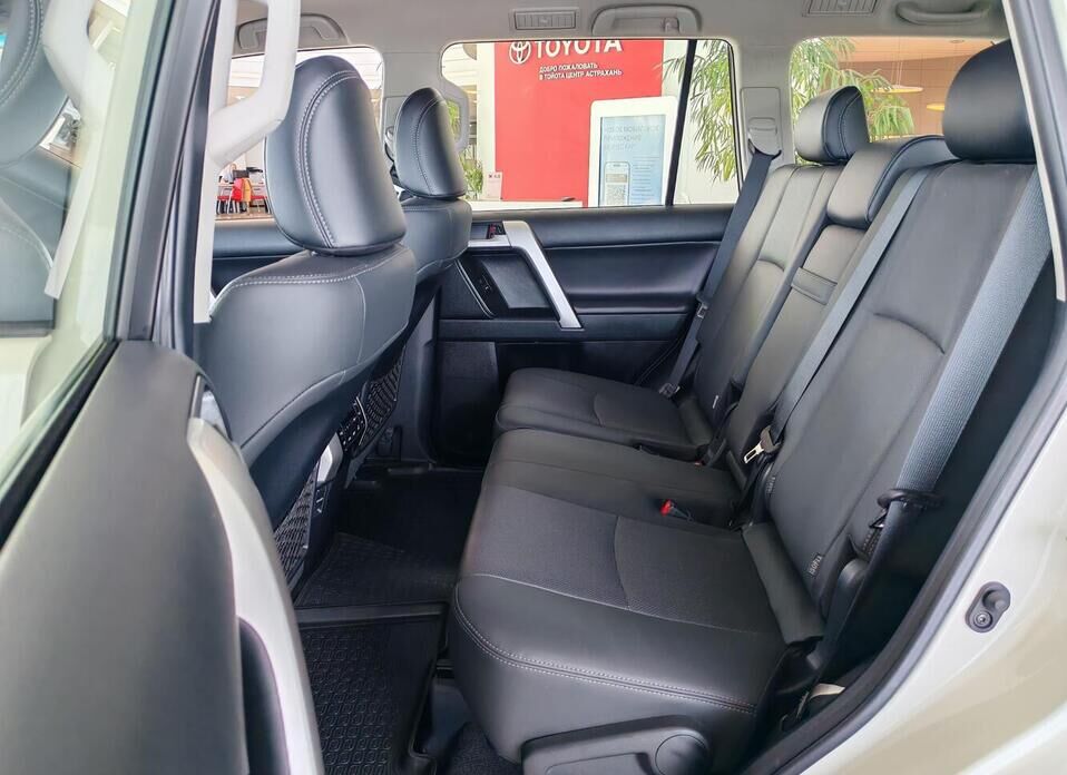 Toyota Land Cruiser Prado, 150 Series Рестайлинг 3 2.8d AT (200 л.с.) 4WD