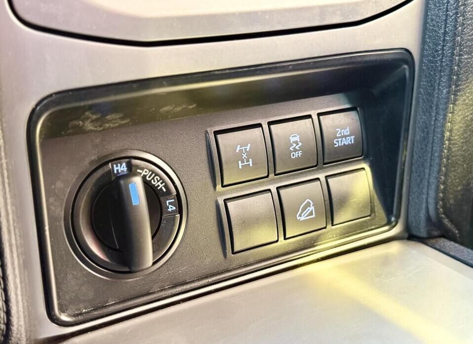 Toyota Land Cruiser Prado, 150 Series Рестайлинг 2 2.8d AT (177 л.с.) 4WD