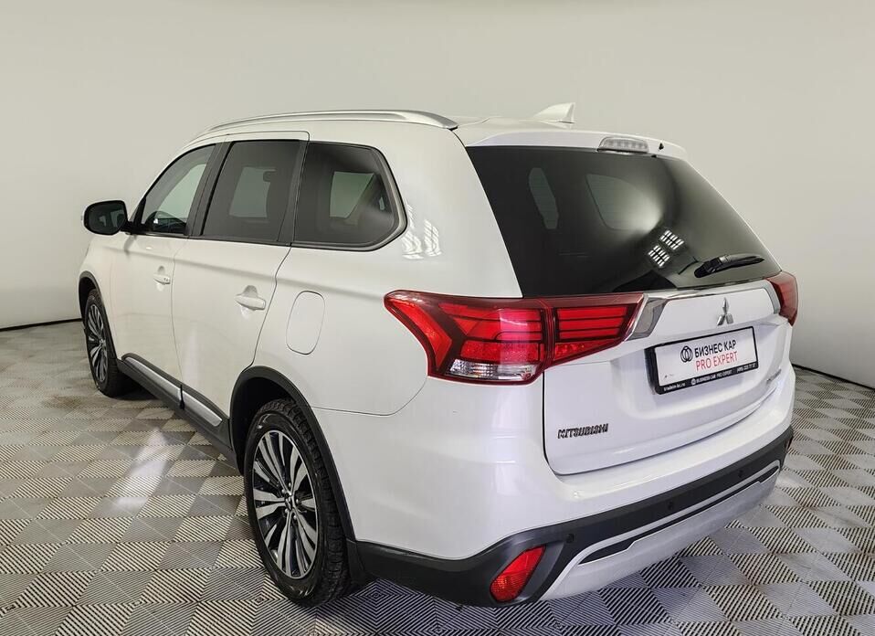 Mitsubishi Outlander, III Рестайлинг 2 2.0 CVT (146 л.с.) 4WD