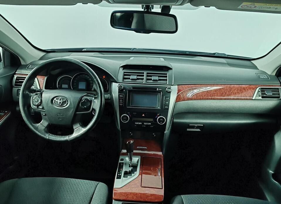 Toyota Camry 2.5 AT (181 л.с.)