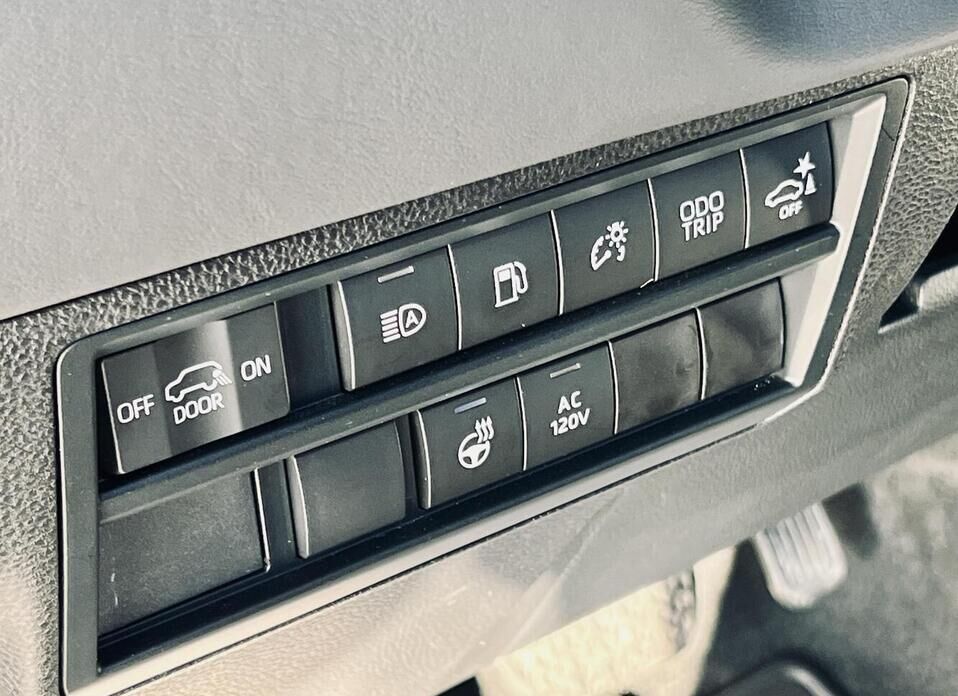 Toyota Sequoia, III 3.5hyb AT (437 л.с.) 4WD