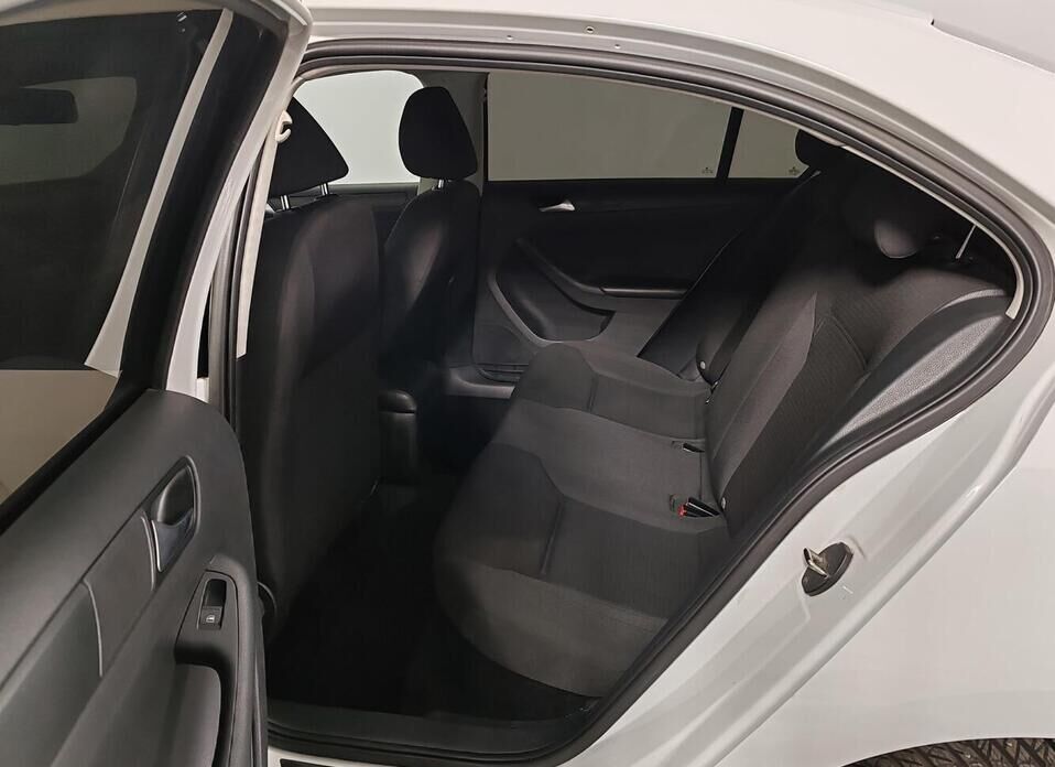 Volkswagen Jetta, VI Рестайлинг 1.6 AT (105 л.с.)