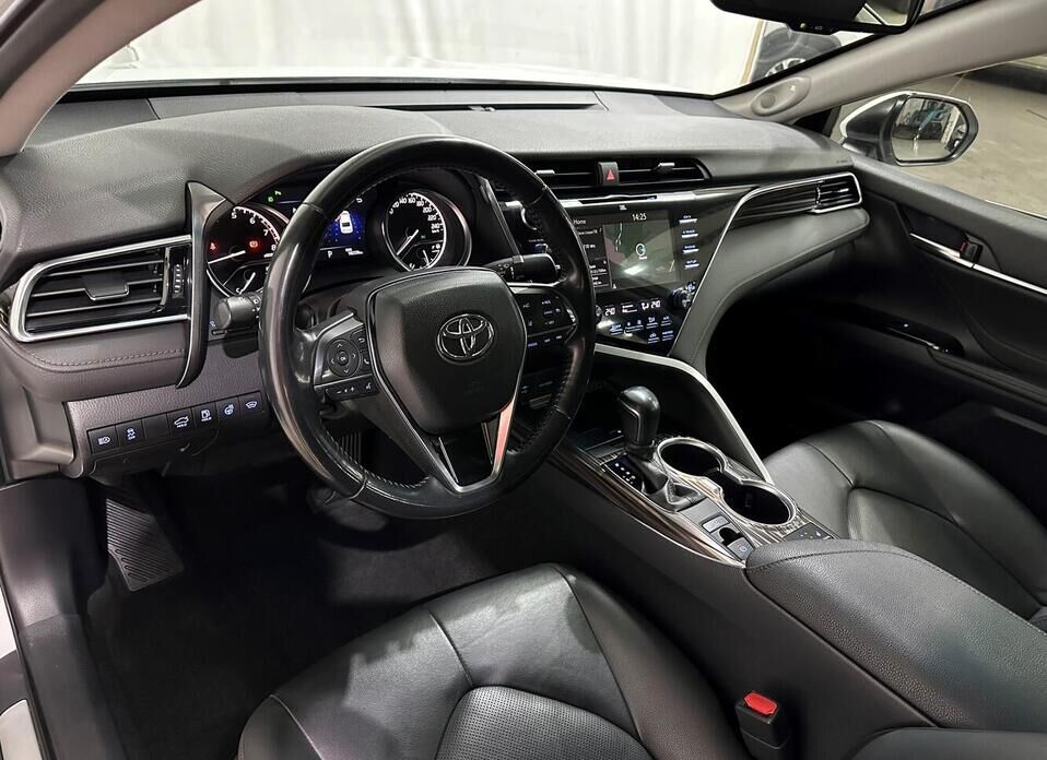 Toyota Camry, VIII (XV70) 2.5 AT (181 л.с.)