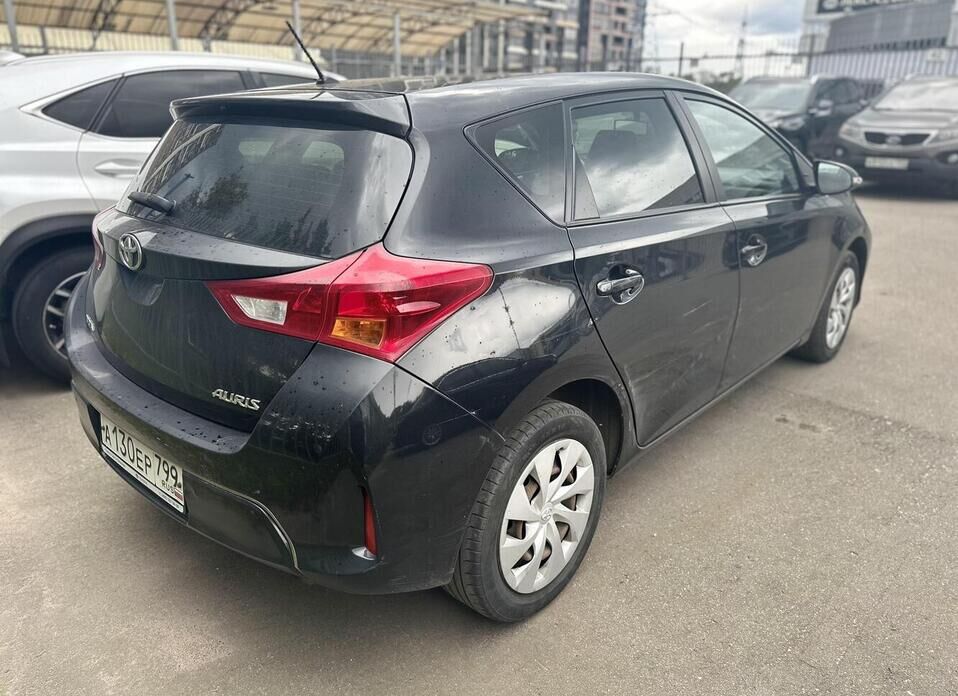 Toyota Auris 1.6 CVT (132 л.с.)
