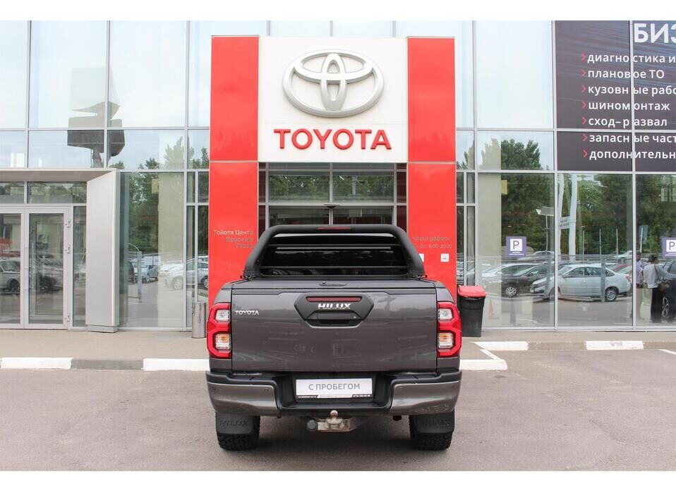 Toyota Hilux 2.8d AT (200 л.с.) 4WD
