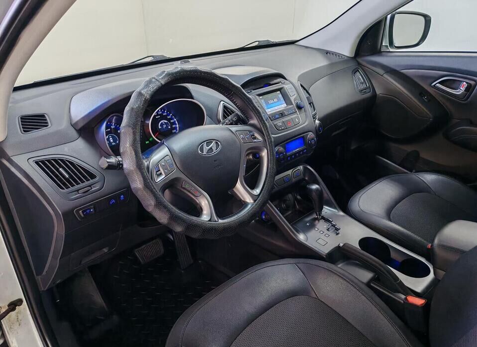 Hyundai ix35, I Рестайлинг 2.0 AT (150 л.с.)