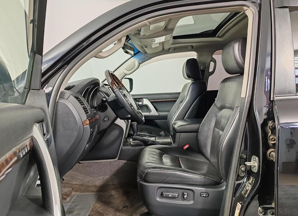 Toyota Land Cruiser, 200 Series Рестайлинг 1 4.5d AT (235 л.с.) 4WD