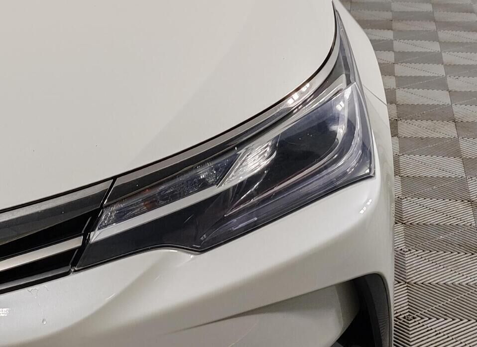 Toyota Corolla, XI (E160, E170) Рестайлинг 1.6 CVT (122 л.с.)