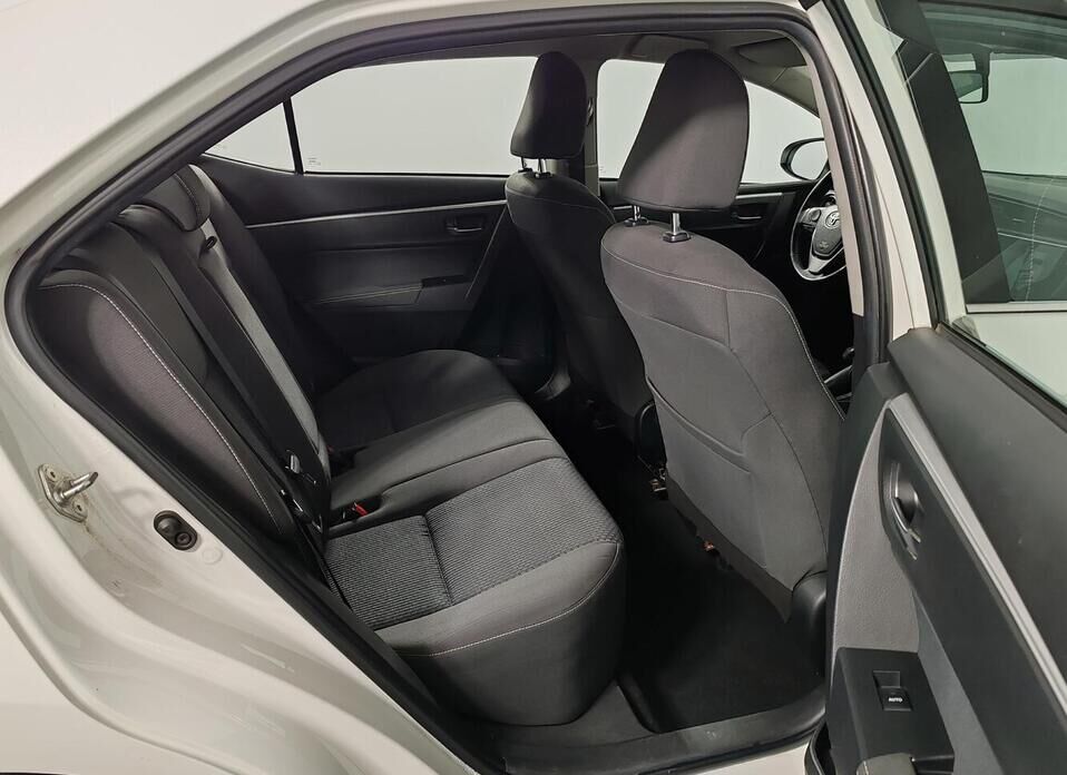 Toyota Corolla, XI (E160, E170) Рестайлинг 1.6 CVT (122 л.с.)