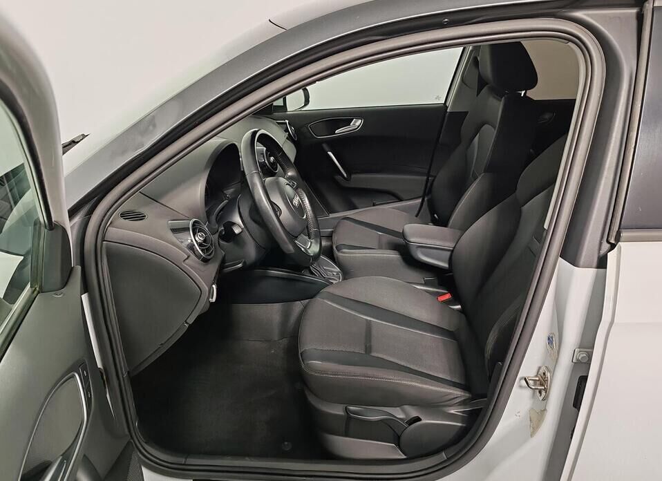 Audi A1, I (8X) 1.4 AMT (122 л.с.)