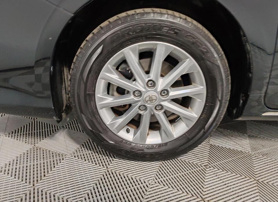 Toyota Camry 2.5 AT (181 л.с.)