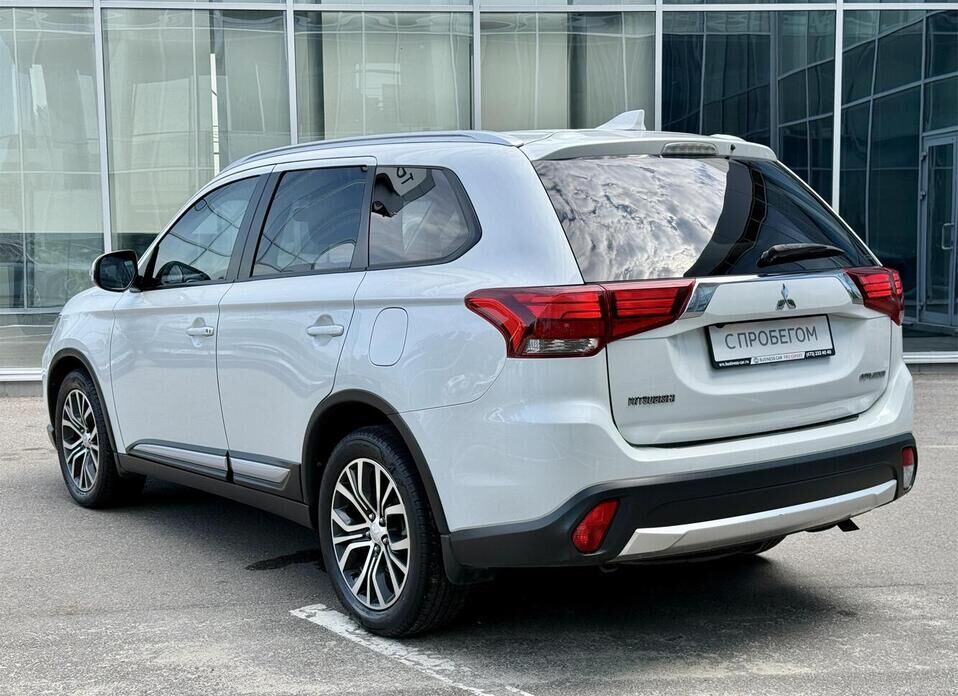 Mitsubishi Outlander, III Рестайлинг 2 2.4 CVT (167 л.с.) 4WD