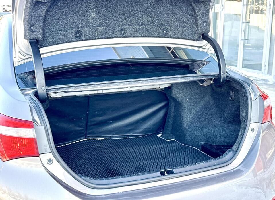 Toyota Corolla, XI (E160, E170) 1.6 CVT (122 л.с.)