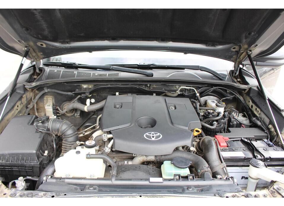 Toyota Hilux 2.8d AT (200 л.с.) 4WD