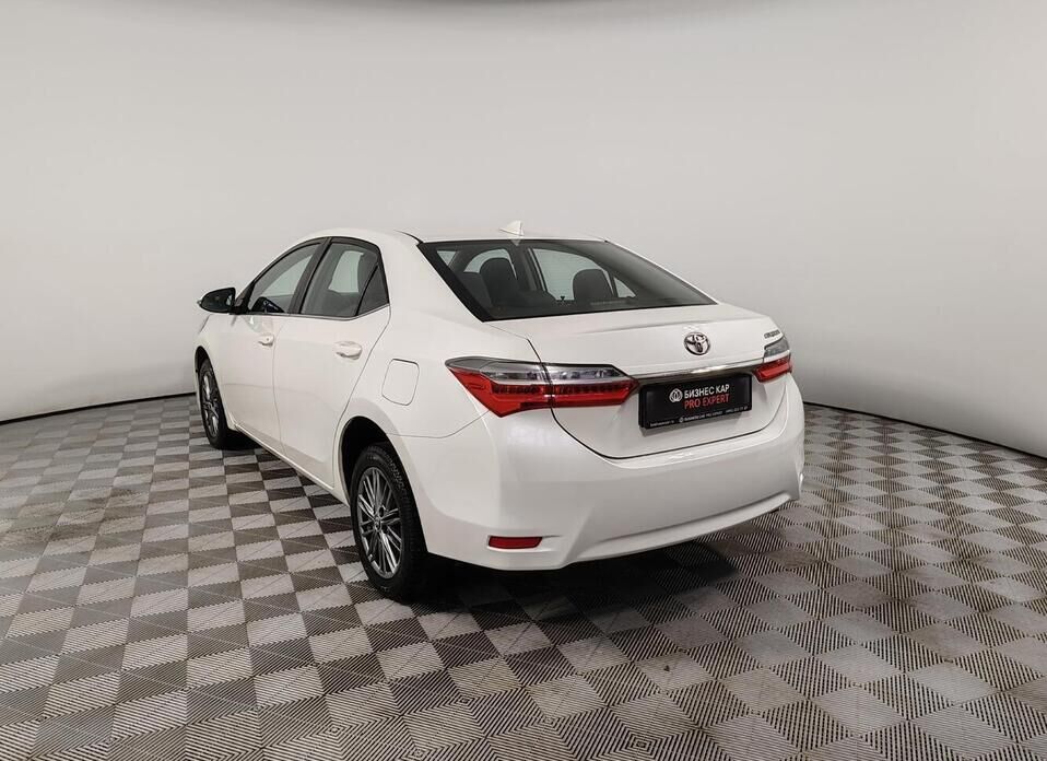 Toyota Corolla, XI (E160, E170) Рестайлинг 1.6 CVT (122 л.с.)