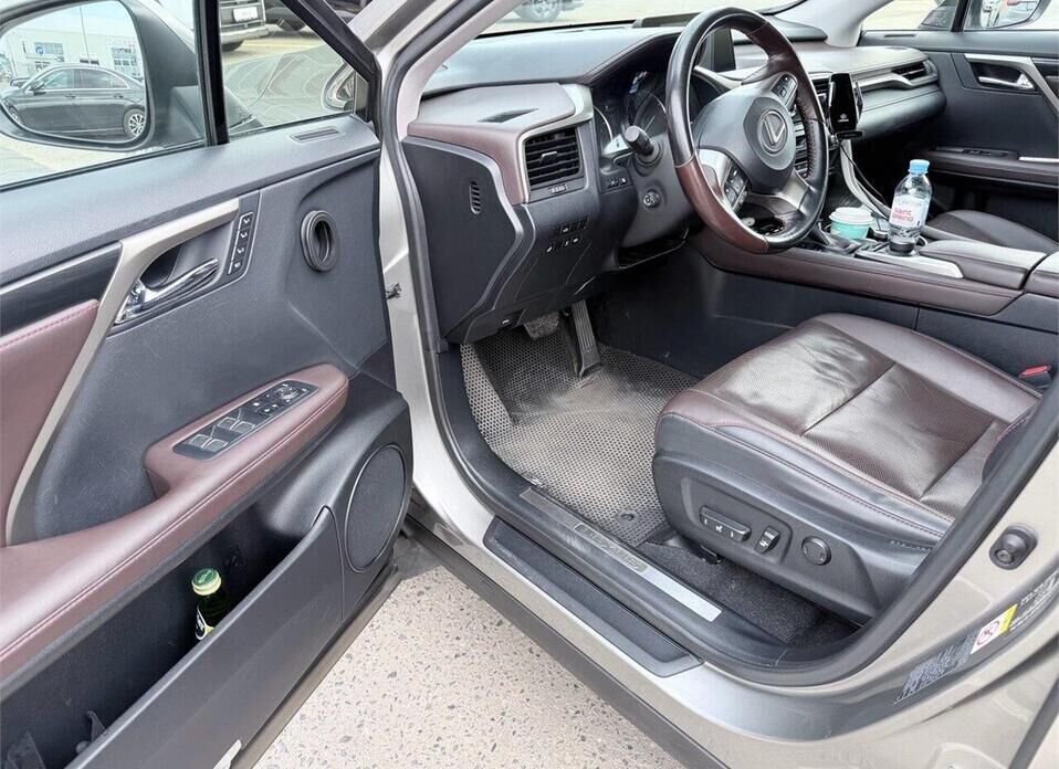 Lexus RX, IV 300 2.0 AT (238 л.с.) 4WD