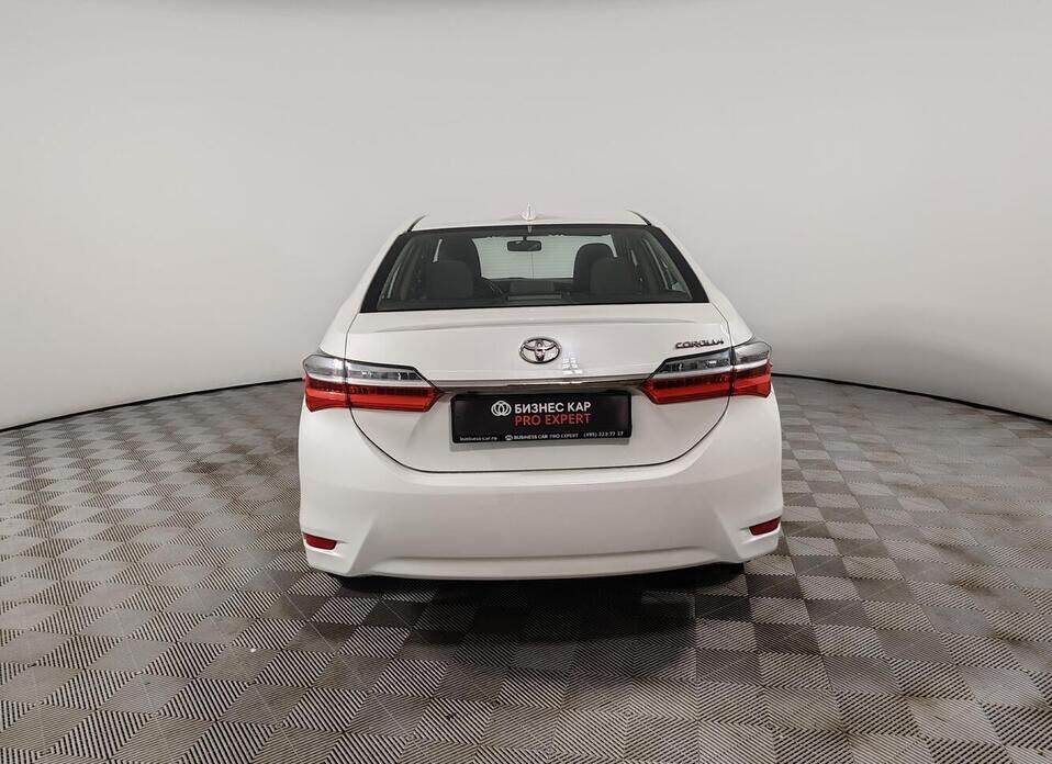 Toyota Corolla, XI (E160, E170) Рестайлинг 1.6 CVT (122 л.с.)