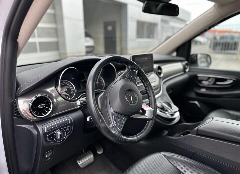 Mercedes-Benz V-Класс, III (W447) Рестайлинг 300 d длинный 2.0d AT (239 л.с.) 4WD