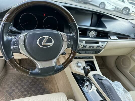 Lexus ES, 2014 г., 176 611 км