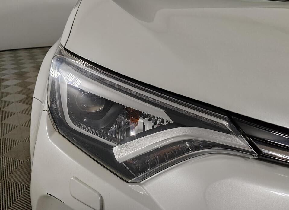 Toyota RAV4, IV (XA40) Рестайлинг 2.0 CVT (146 л.с.) 4WD