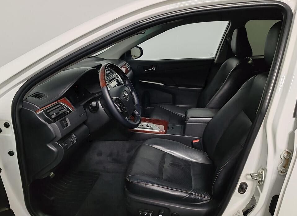 Toyota Camry, VII (XV50) 2.5 AT (181 л.с.)