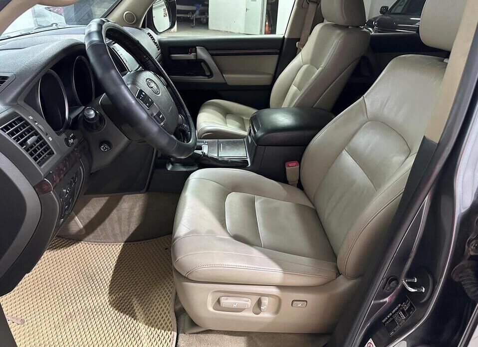 Toyota Land Cruiser, 200 Series 4.5d AT (235 л.с.) 4WD