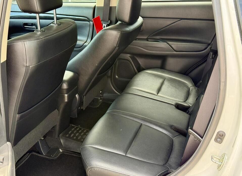 Mitsubishi Outlander, III Рестайлинг 2 2.4 CVT (167 л.с.) 4WD