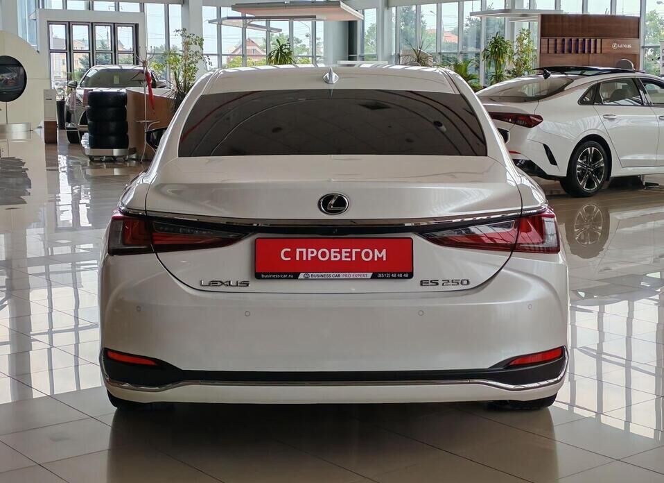 Lexus ES 250 2.5 AT (200 л.с.)