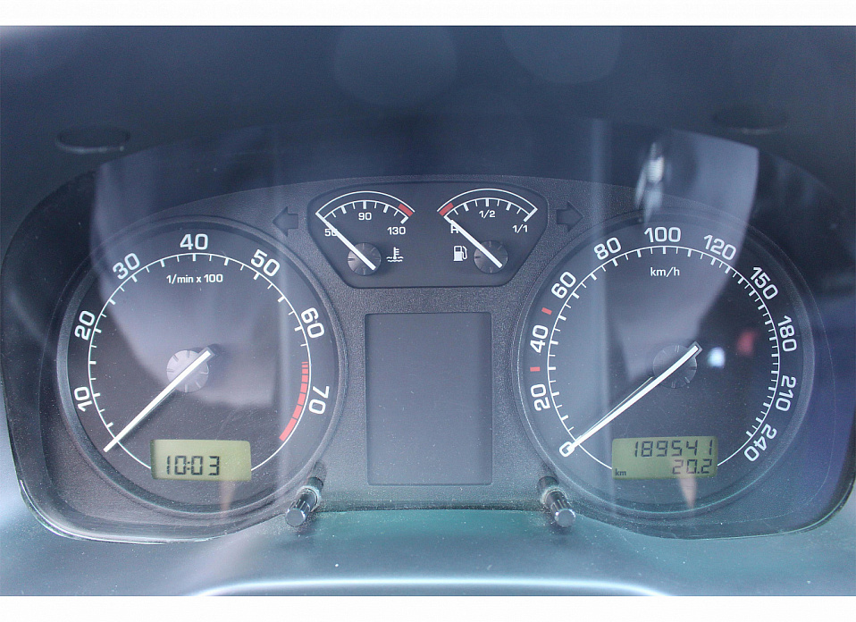 Skoda Octavia, I (A4) Рестайлинг 1.6 MT (102 л.с.)