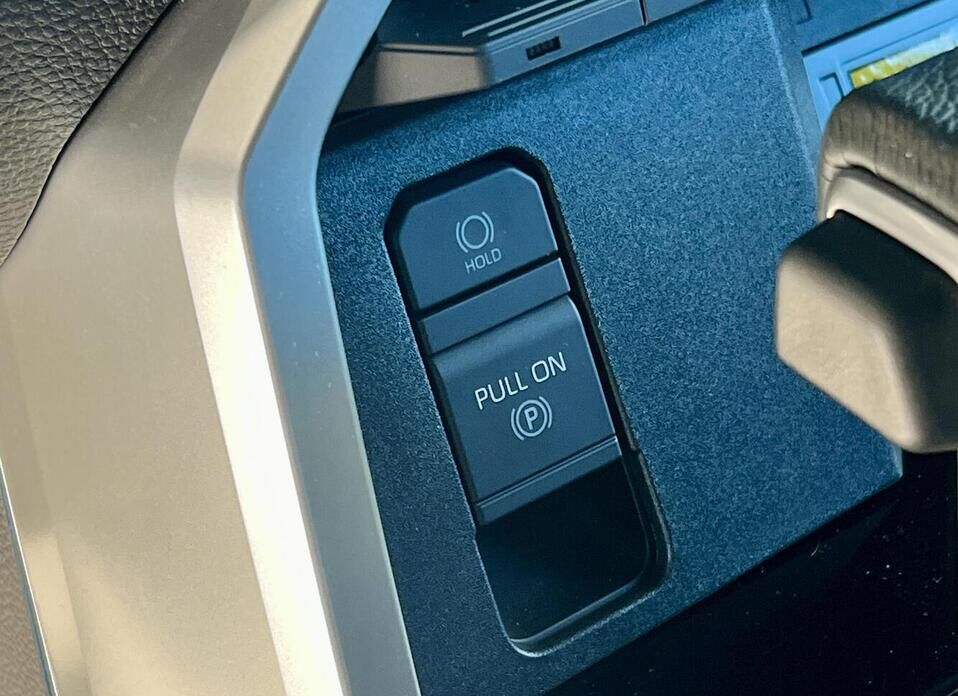 Toyota Sequoia, III 3.5hyb AT (437 л.с.) 4WD