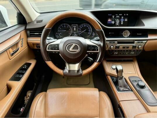 Lexus ES, 2018 г., 233 455 км