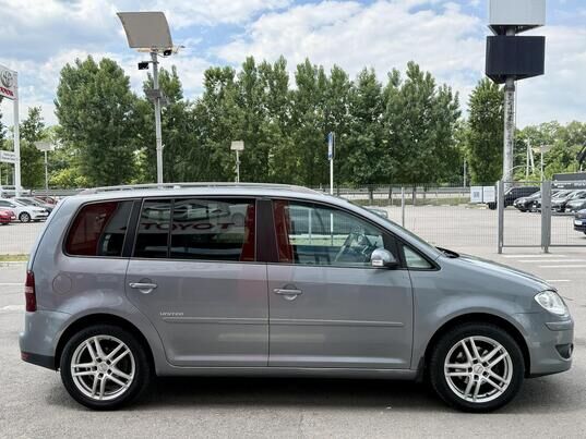 Volkswagen Touran, 2008&nbsp;г., 244&nbsp;945&nbsp;км