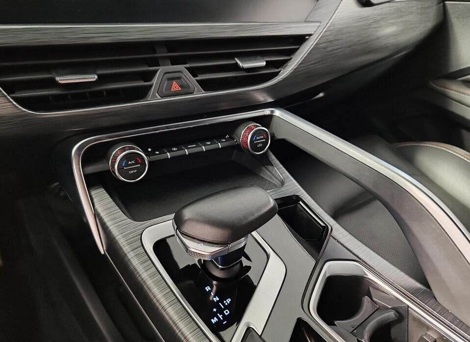 Geely Tugella, I Рестайлинг 2.0 AT (238 л.с.) 4WD
