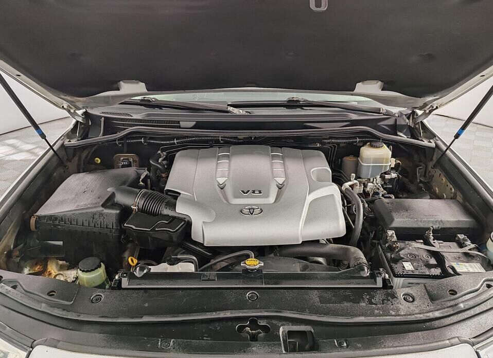 Toyota Land Cruiser, 200 Series 4.7 AT (288 л.с.) 4WD