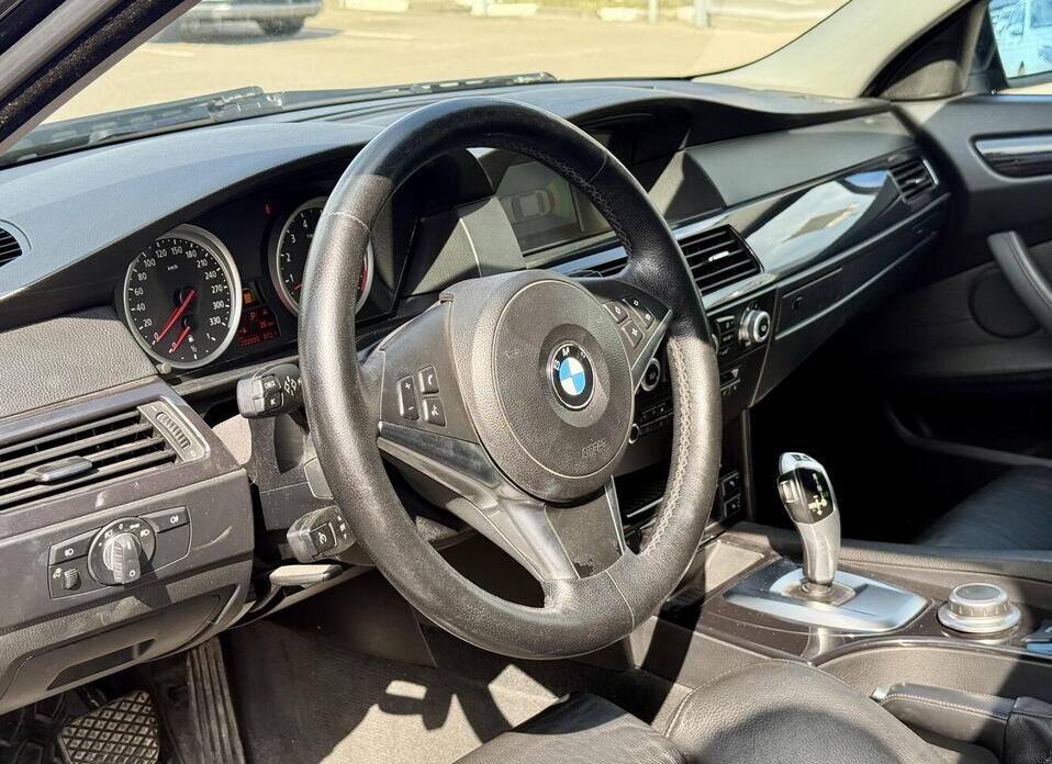 BMW 5 серии, V (E60/E61) Рестайлинг 525xi 3.0 MT (218 л.с.) 4WD