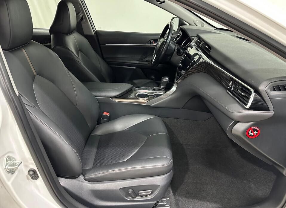 Toyota Camry, VIII (XV70) 2.5 AT (181 л.с.)