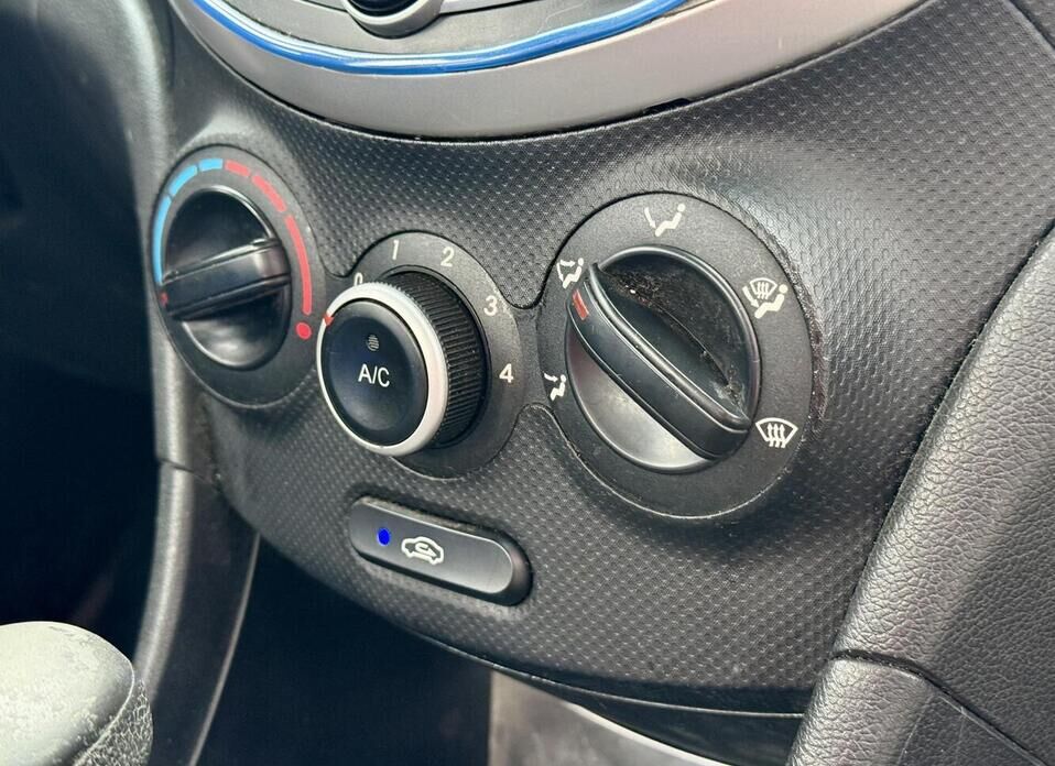 Hyundai Solaris, I 1.4 AT (107 л.с.)