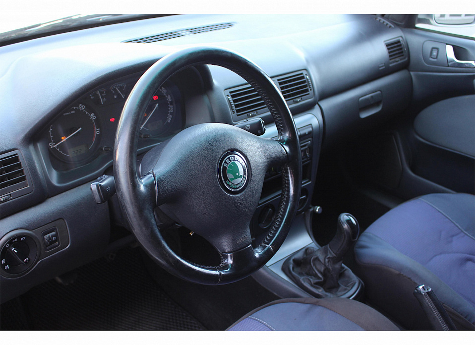 Skoda Octavia, I (A4) Рестайлинг 1.6 MT (102 л.с.)