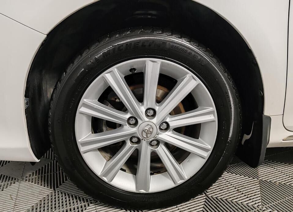 Toyota Camry, VII (XV50) 2.5 AT (181 л.с.)