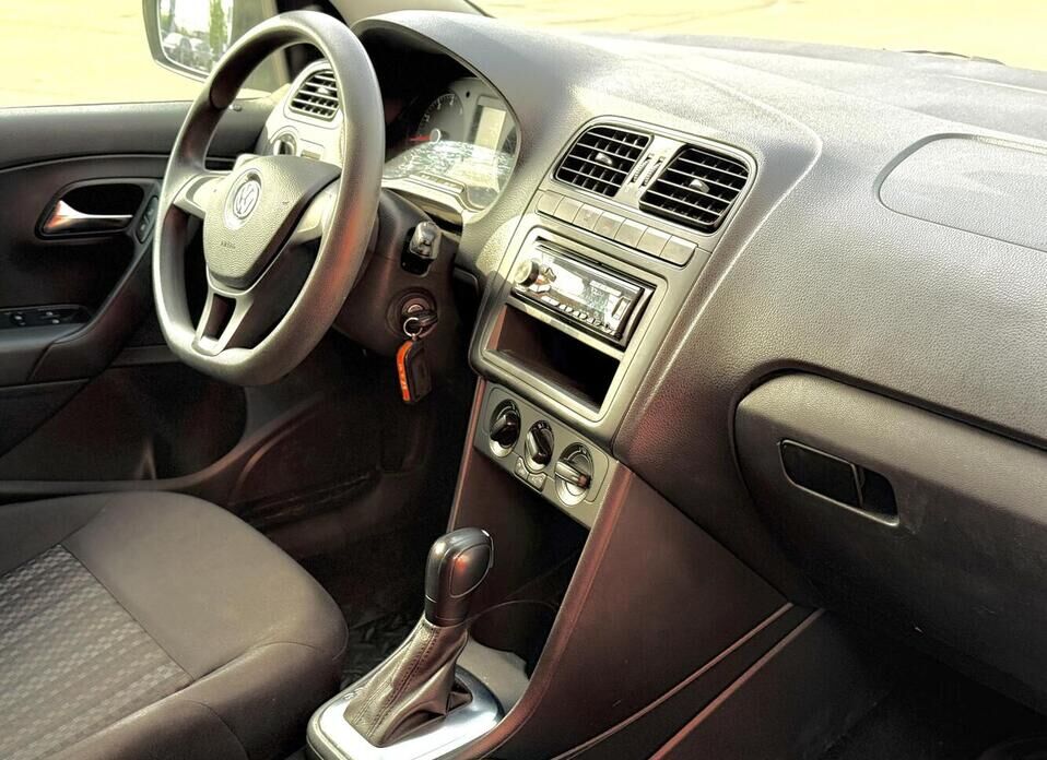Volkswagen Polo, V Рестайлинг 1.6 AT (110 л.с.)