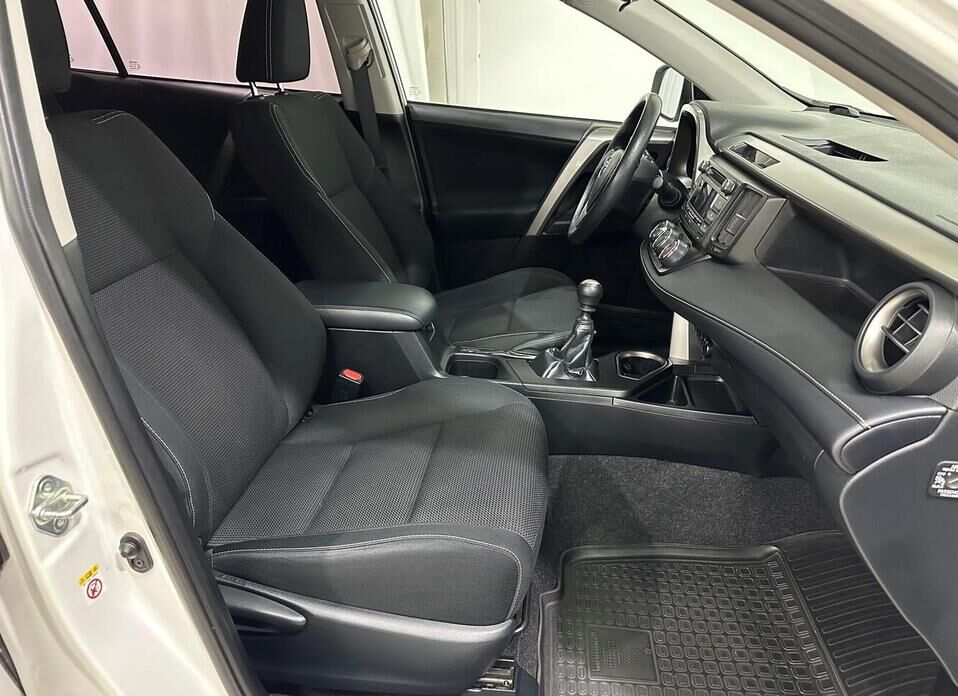 Toyota RAV4 2.0 MT (146 л.с.)
