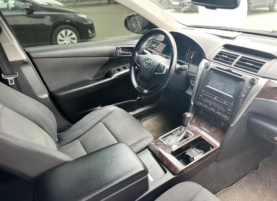 Toyota Camry 2.5 AT (181 л.с.)