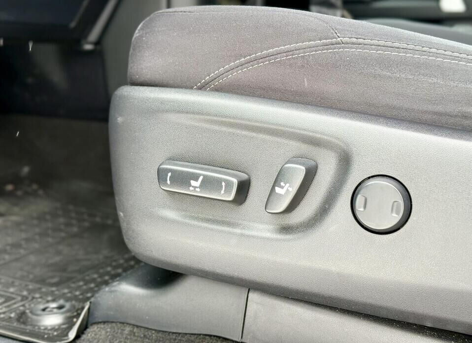 Toyota Land Cruiser Prado, 150 Series Рестайлинг 2 2.8d AT (204 л.с.) 4WD