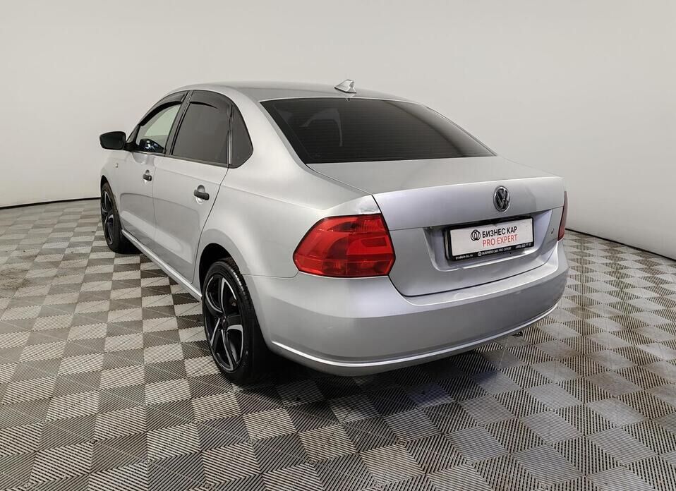 Volkswagen Polo, V 1.6 MT (105 л.с.)