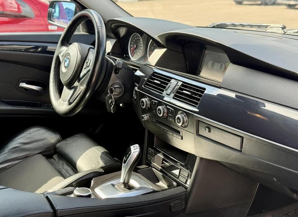 BMW 5 серии, V (E60/E61) Рестайлинг 525xi 3.0 MT (218 л.с.) 4WD