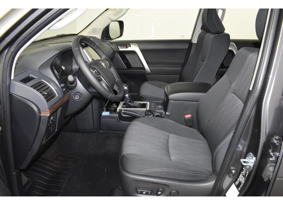 Toyota Land Cruiser Prado, 150 Series Рестайлинг 3 2.8d AT (200 л.с.) 4WD