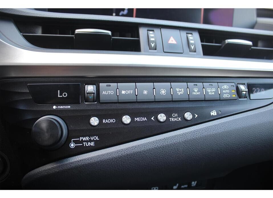 Lexus ES, VII 250 2.5 AT (200 л.с.)