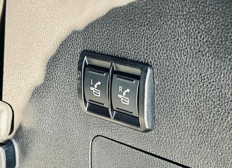 Toyota Sequoia, III 3.5hyb AT (437 л.с.) 4WD